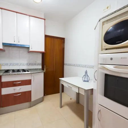 Ramon Y Cajal Bajos Apartament